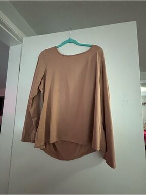 Women’s Scoop Neck Long Sleeve Top - Tan